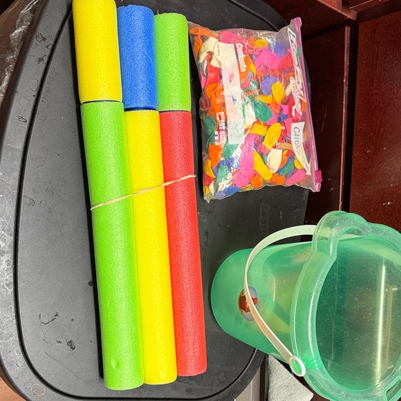 Colorful Pool Set for Parties - Picture 1 of 1